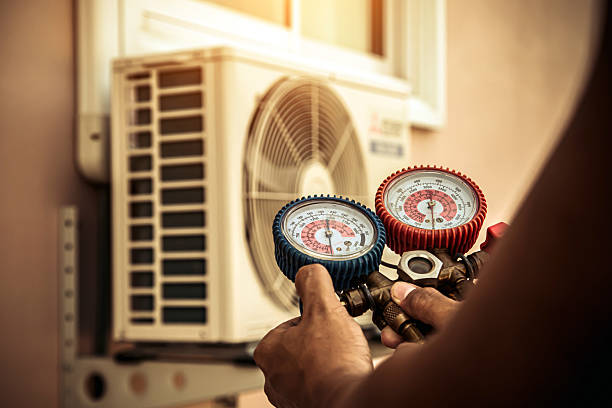 Professional Hvac technician working in River Rouge, MI